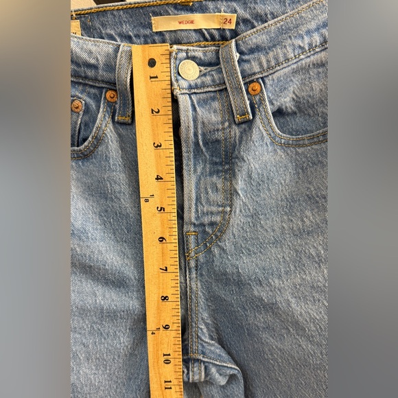 Levi’s Premium Wedgie Straight Jeans Light Wash 24 - Picture 8 of 14